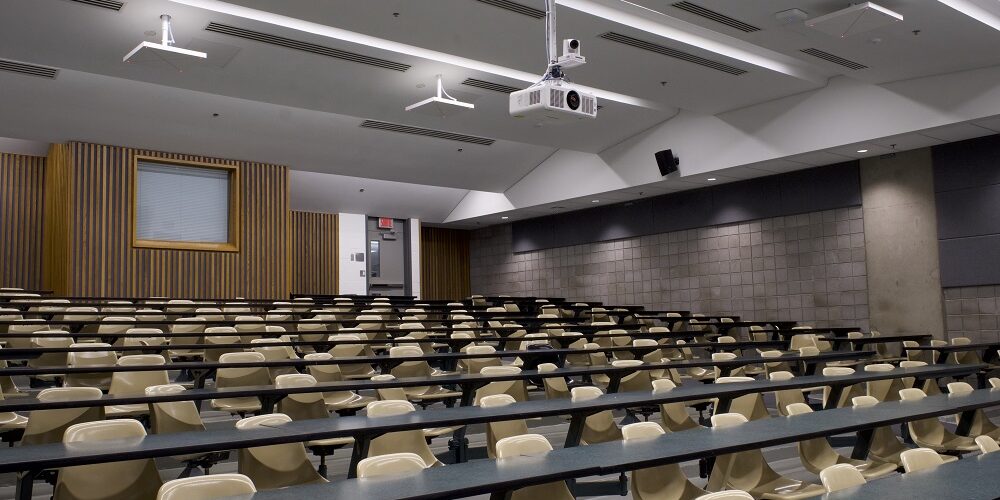 The University of Québec (UQAM) classroom with Sennheiser TeamConnect Ceiling 2s as part of, network-based transition to hybrid learning model