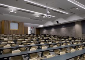 The University of Québec (UQAM) classroom with Sennheiser TeamConnect Ceiling 2s as part of, network-based transition to hybrid learning model