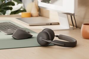 Logitech Zone Wireless 2 AI-Powered headset for hybrid work