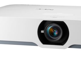 Sharp/NEC P627UL projector.